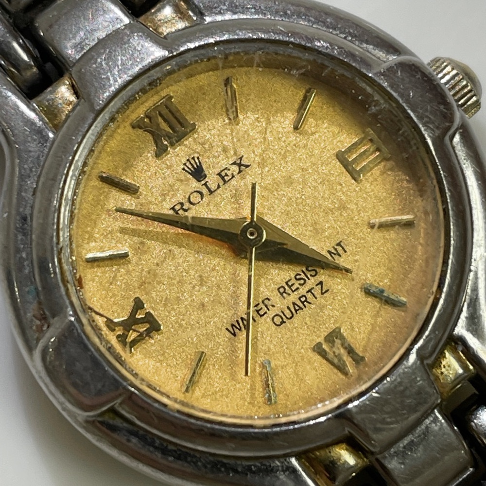 Woman’s Rolex vintage.